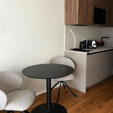 Amberhall Rise Апартаменти *